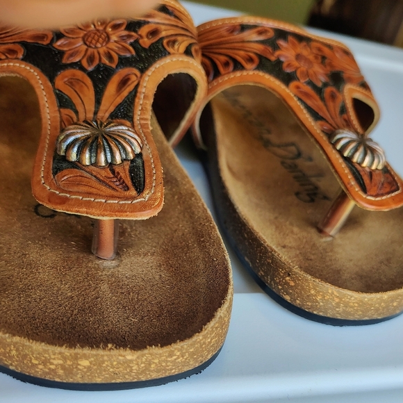 American Darling hand-carved genuine leather flip-flop sandals,women's sz 10. - Picture 5 of 17